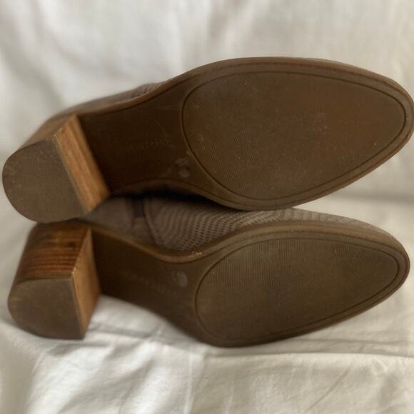 LUCKY BRAND LP Paise Zig Zag Texture Taupe Beige Suede Zip Ankle Boots Booties 8 - Picture 8 of 8